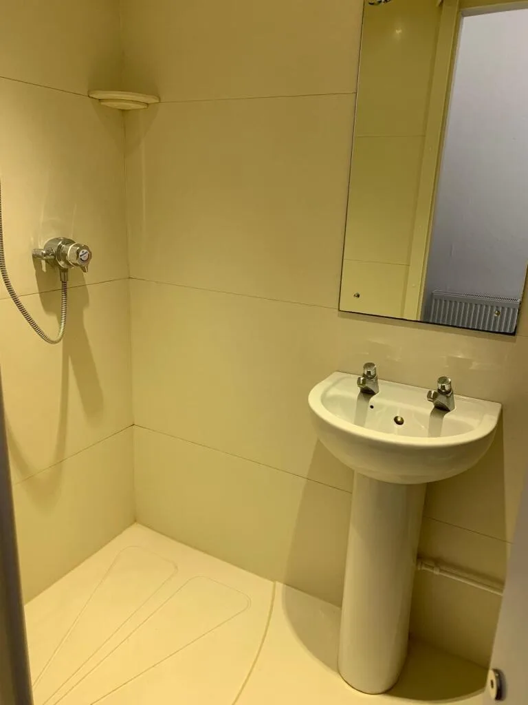1 bedroom house share for rent