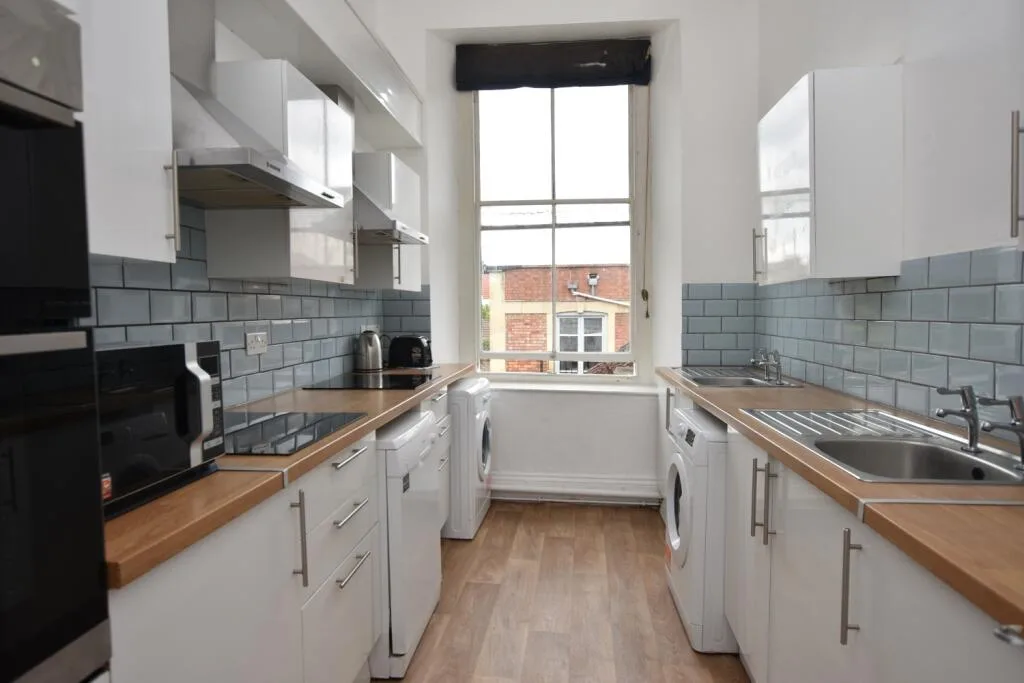 1 bedroom house share for rent
