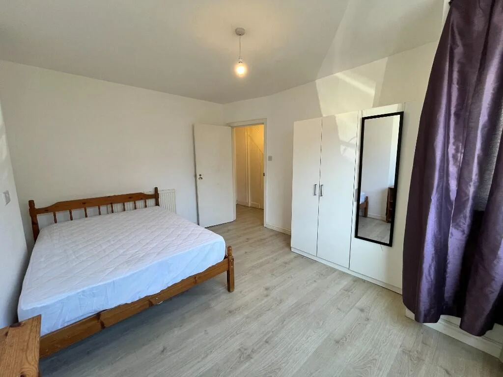 5 bedroom terraced house for rent