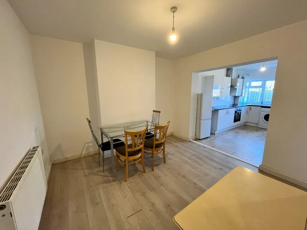 5 bedroom terraced house for rent