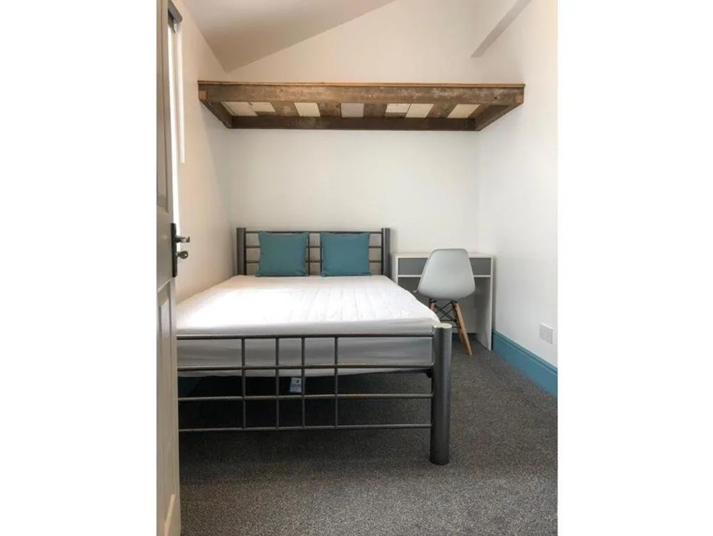 1 bedroom house share for rent