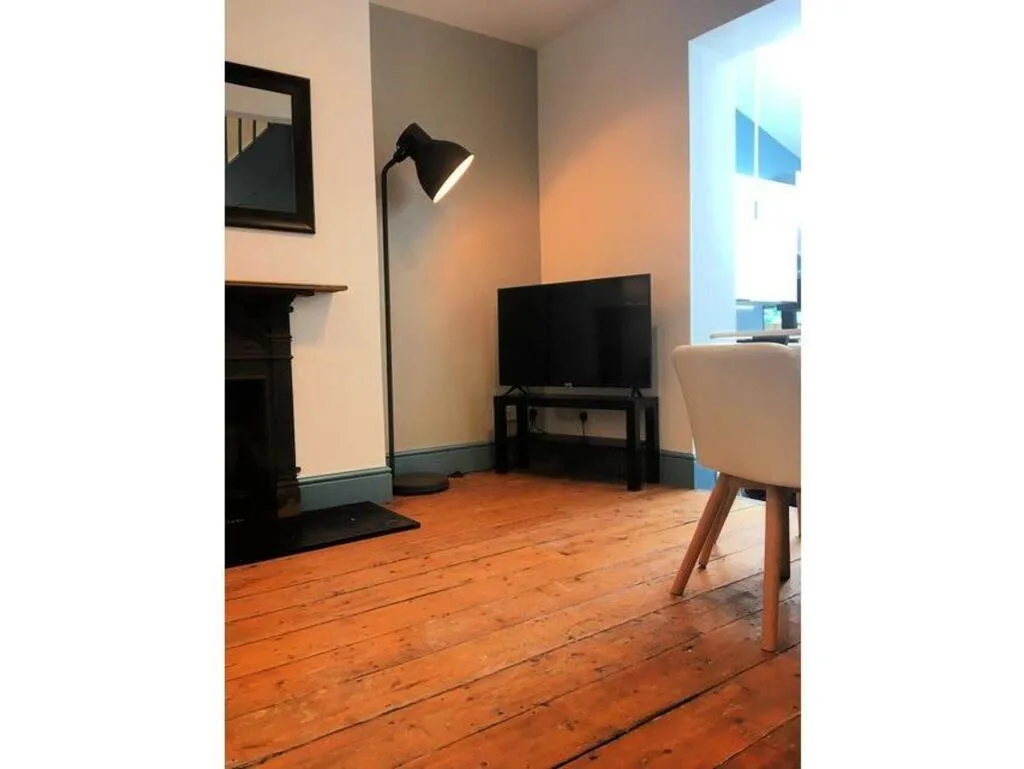 1 bedroom house share for rent