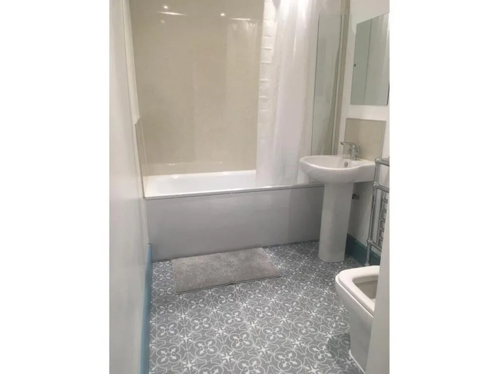 1 bedroom house share for rent