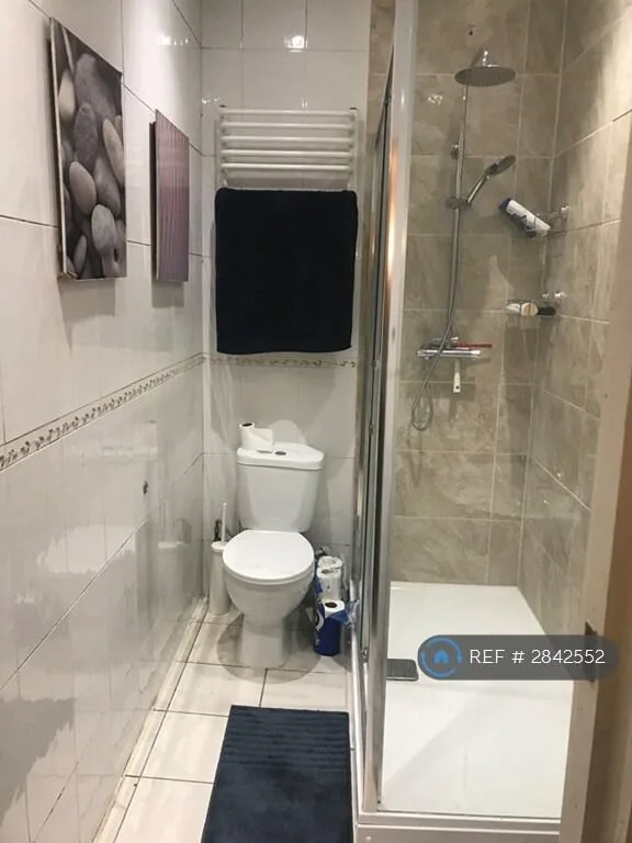 1 bedroom house share for rent