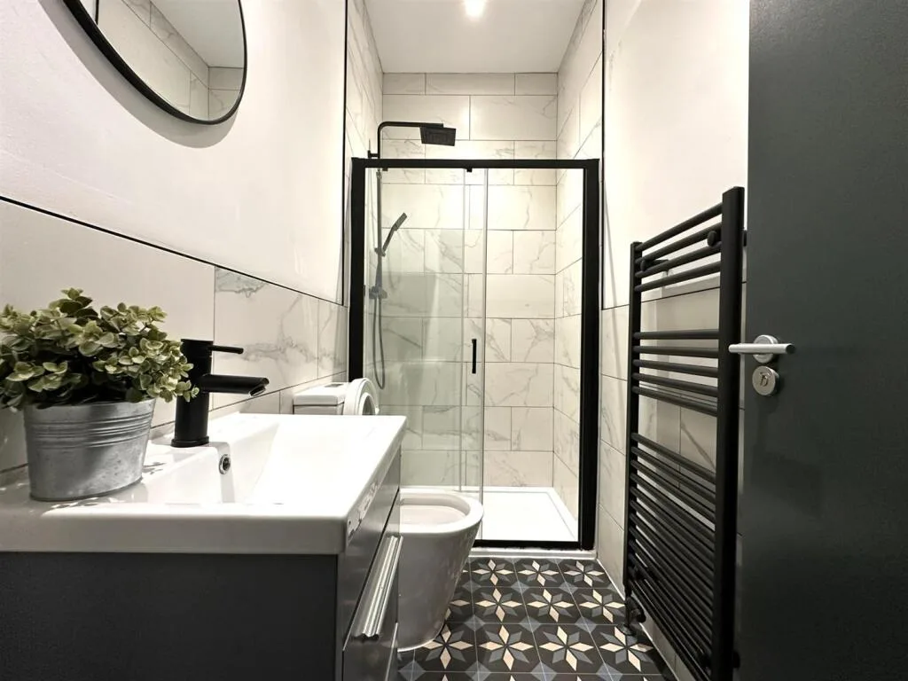 1 bedroom house share for rent