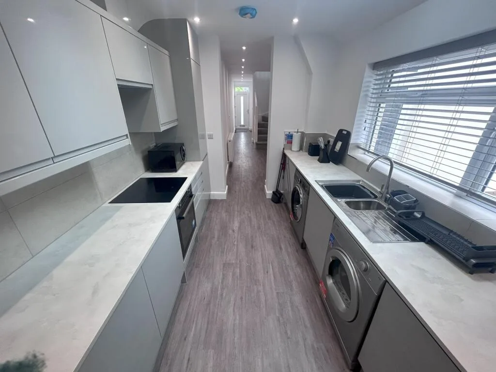 1 bedroom house share for rent