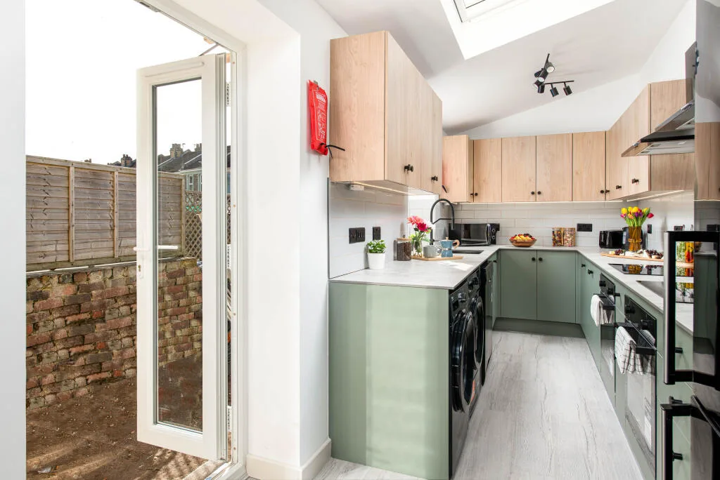 1 bedroom house share for rent