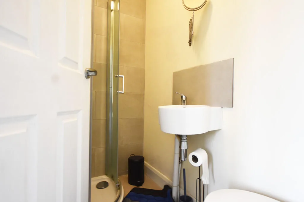 1 bedroom house share for rent