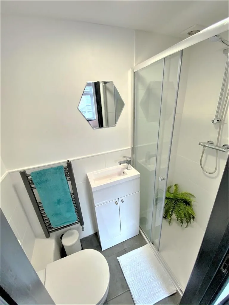 1 bedroom house share for rent