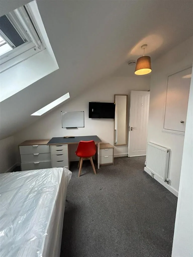 1 bedroom house share for rent