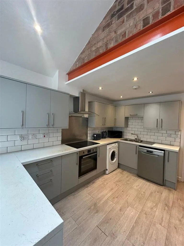 1 bedroom house share for rent
