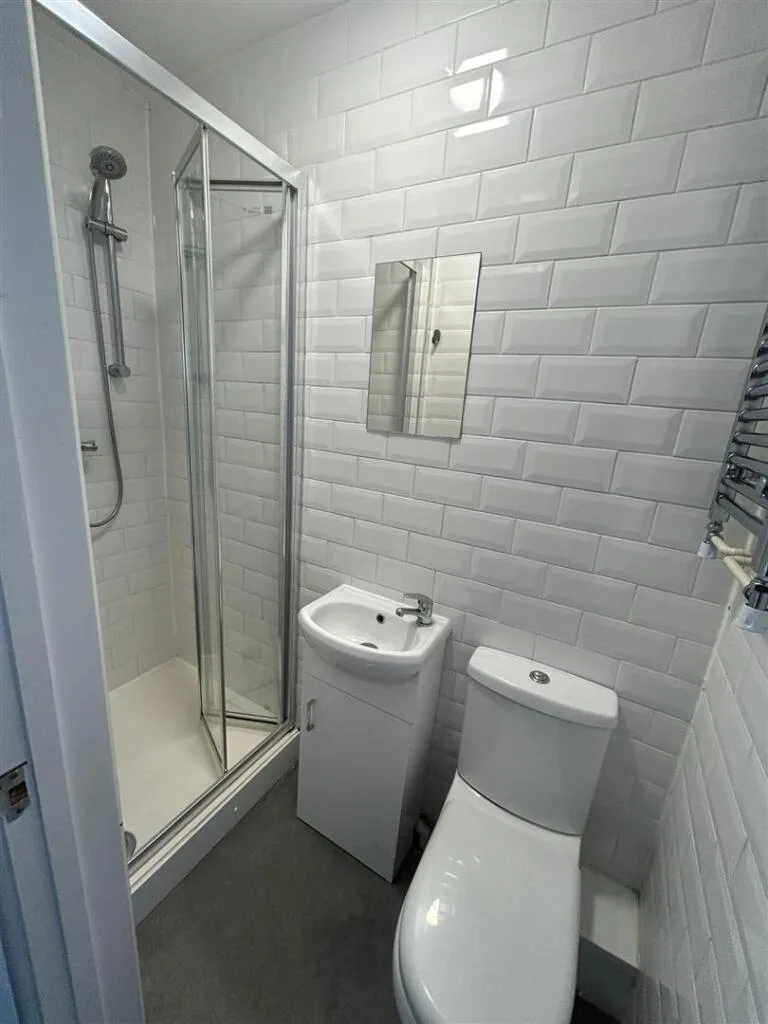 1 bedroom house share for rent