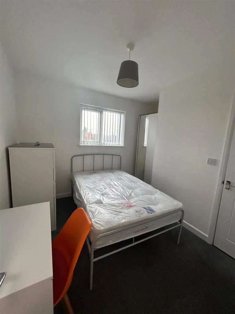 1 bedroom house share for rent