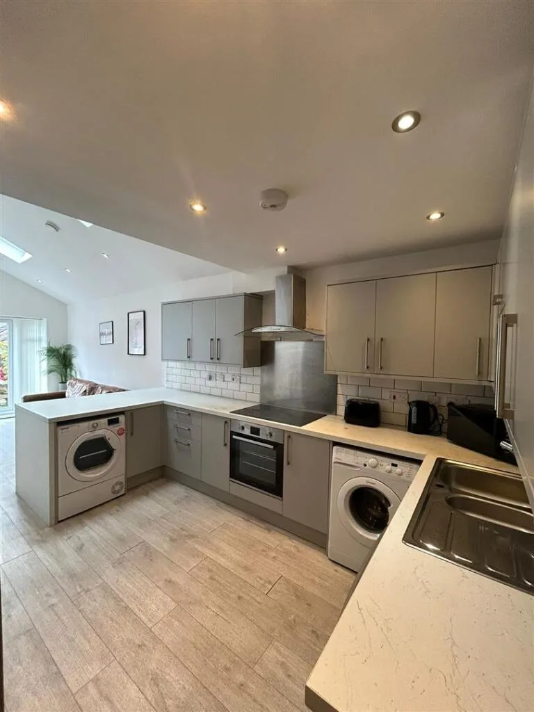 1 bedroom house share for rent