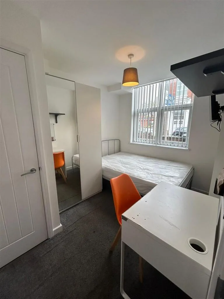 1 bedroom house share for rent