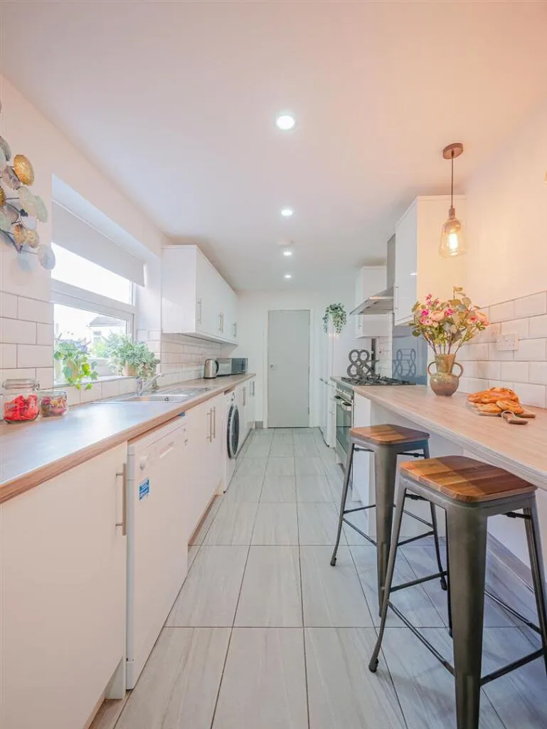 1 bedroom house share for rent