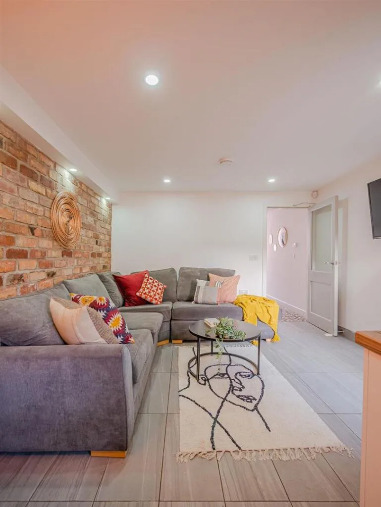 1 bedroom house share for rent