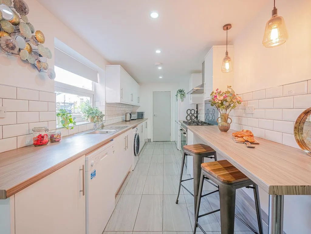 1 bedroom house share for rent