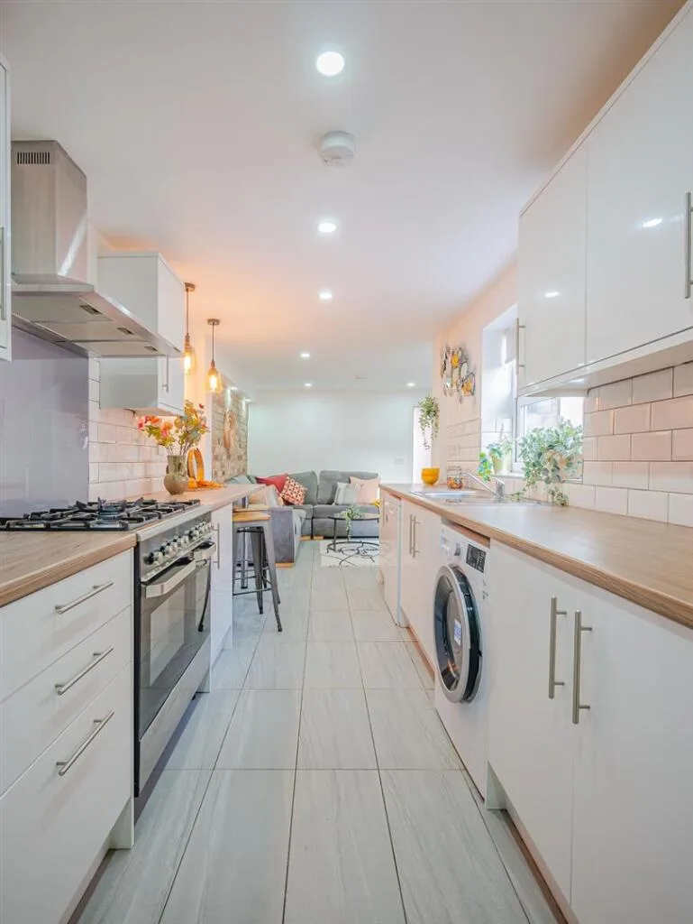 1 bedroom house share for rent