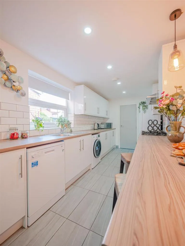 1 bedroom house share for rent