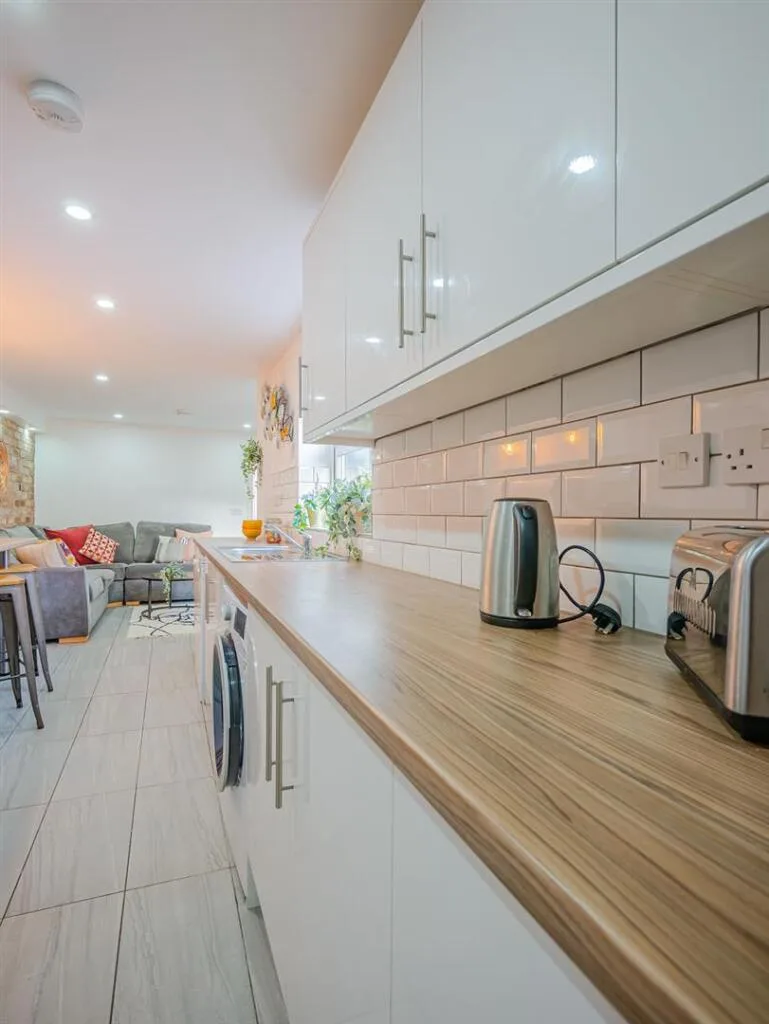 1 bedroom house share for rent