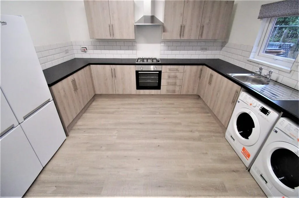 1 bedroom house share for rent