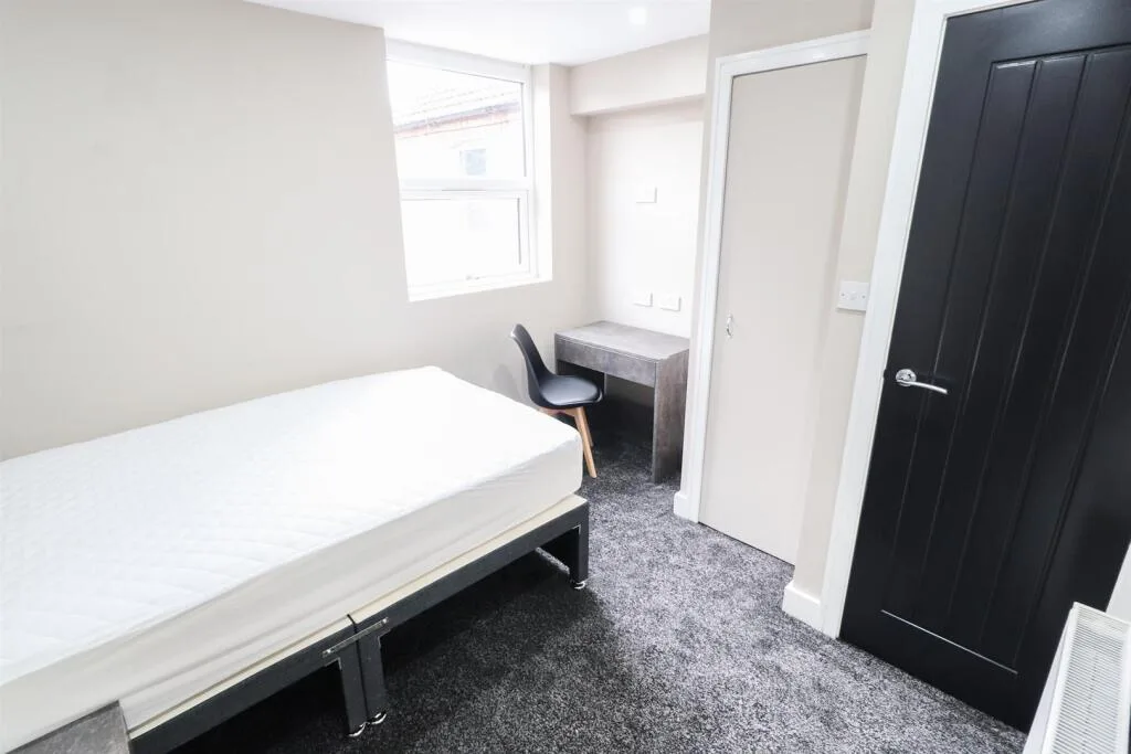 1 bedroom house share for rent