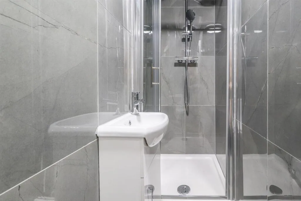 1 bedroom house share for rent