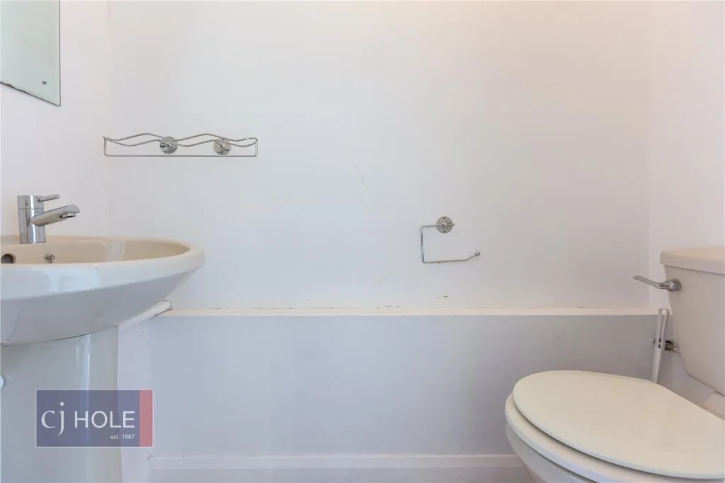 4 bedroom semi-detached house for rent