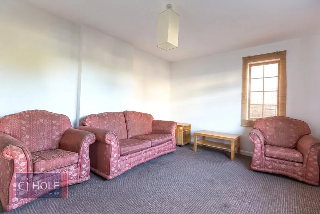 4 bedroom semi-detached house for rent