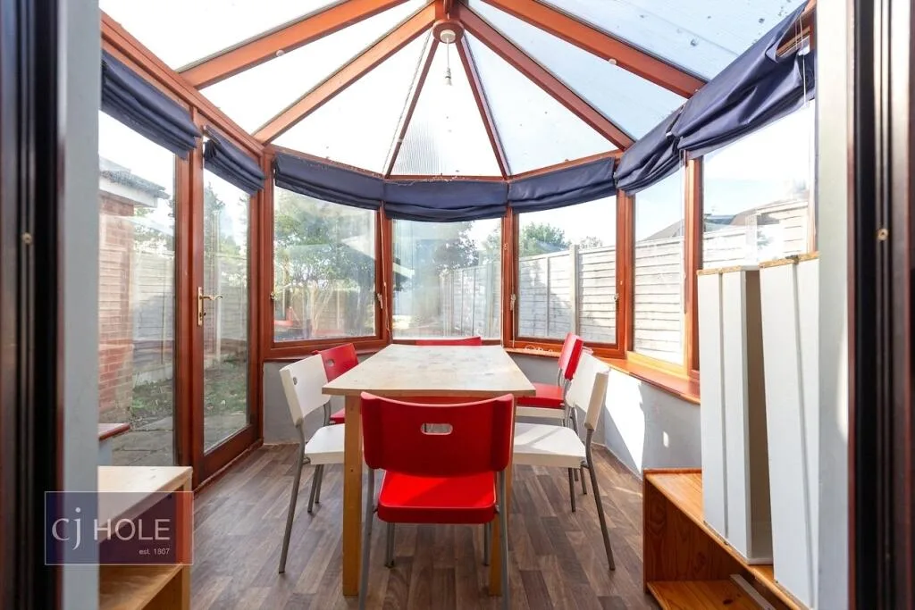 4 bedroom semi-detached house for rent