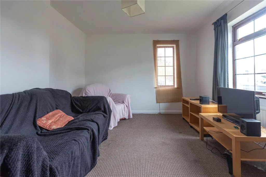 4 bedroom semi-detached house for rent