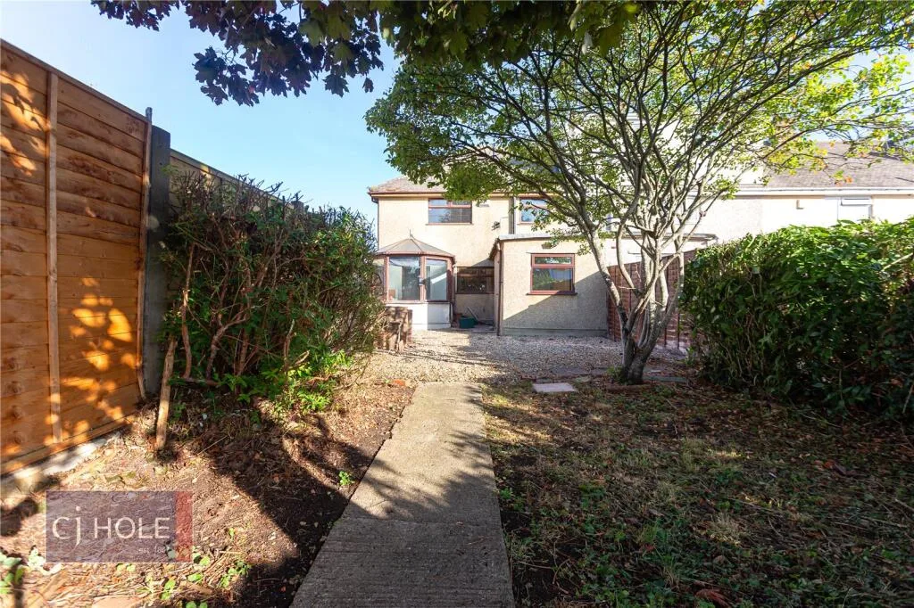 4 bedroom semi-detached house for rent