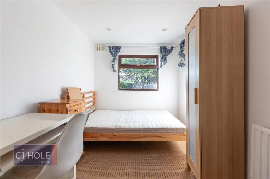 4 bedroom semi-detached house for rent
