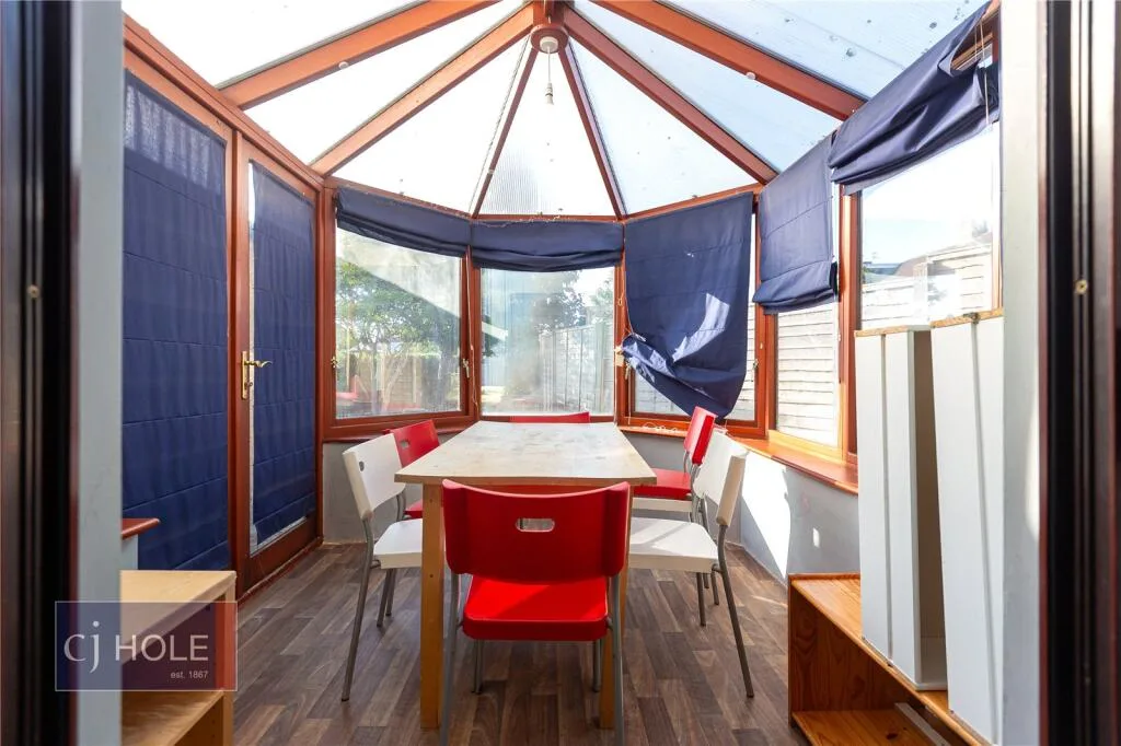 4 bedroom semi-detached house for rent