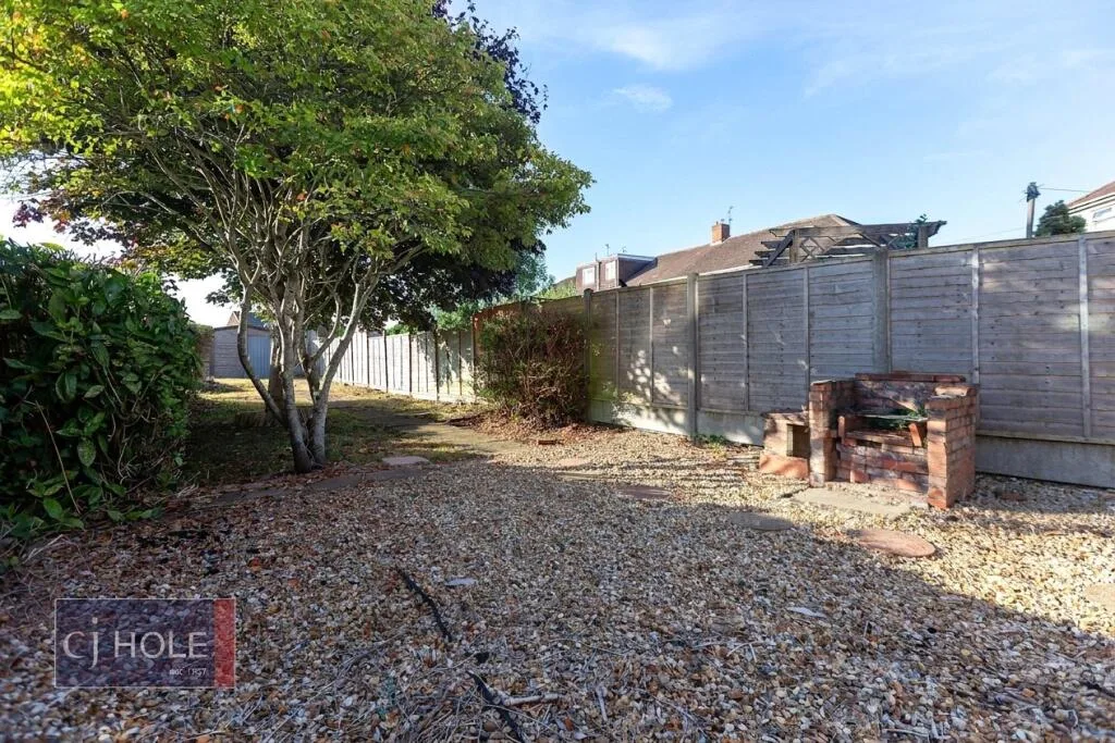 4 bedroom semi-detached house for rent