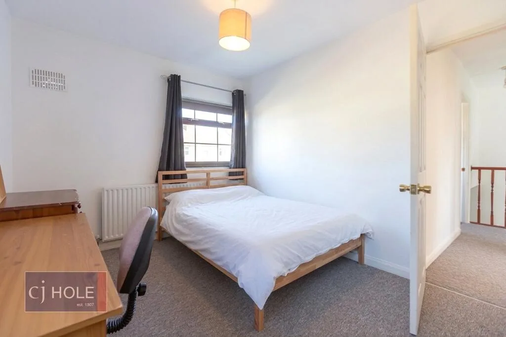4 bedroom semi-detached house for rent