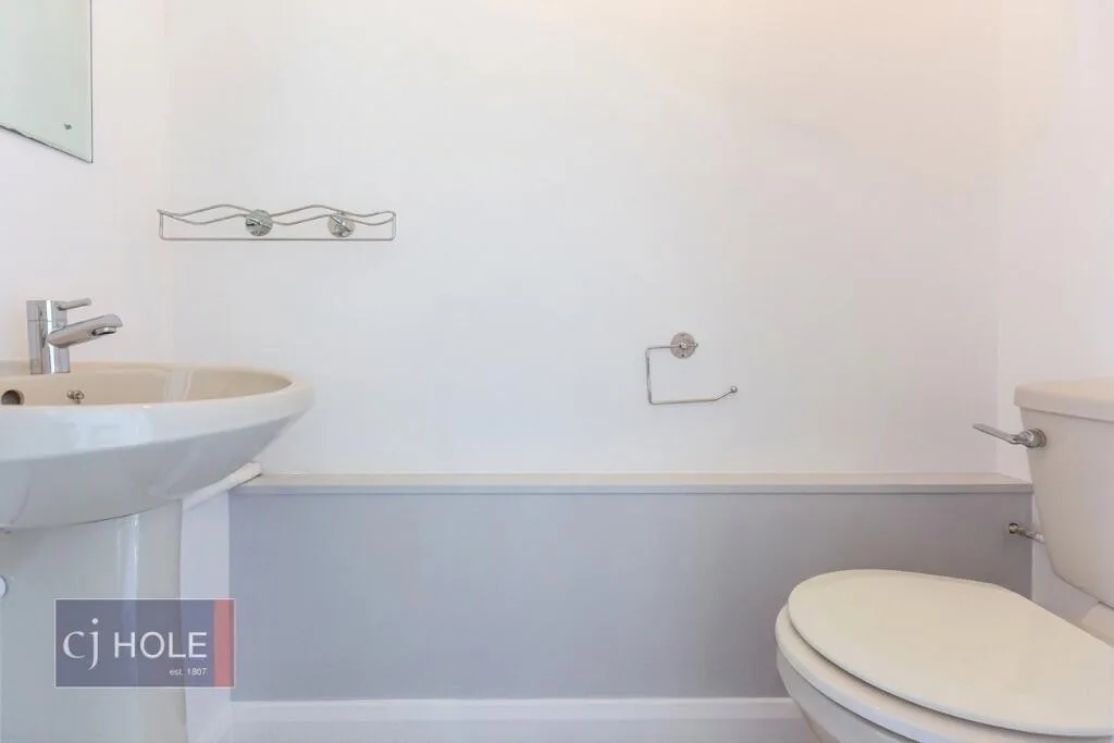 4 bedroom semi-detached house for rent