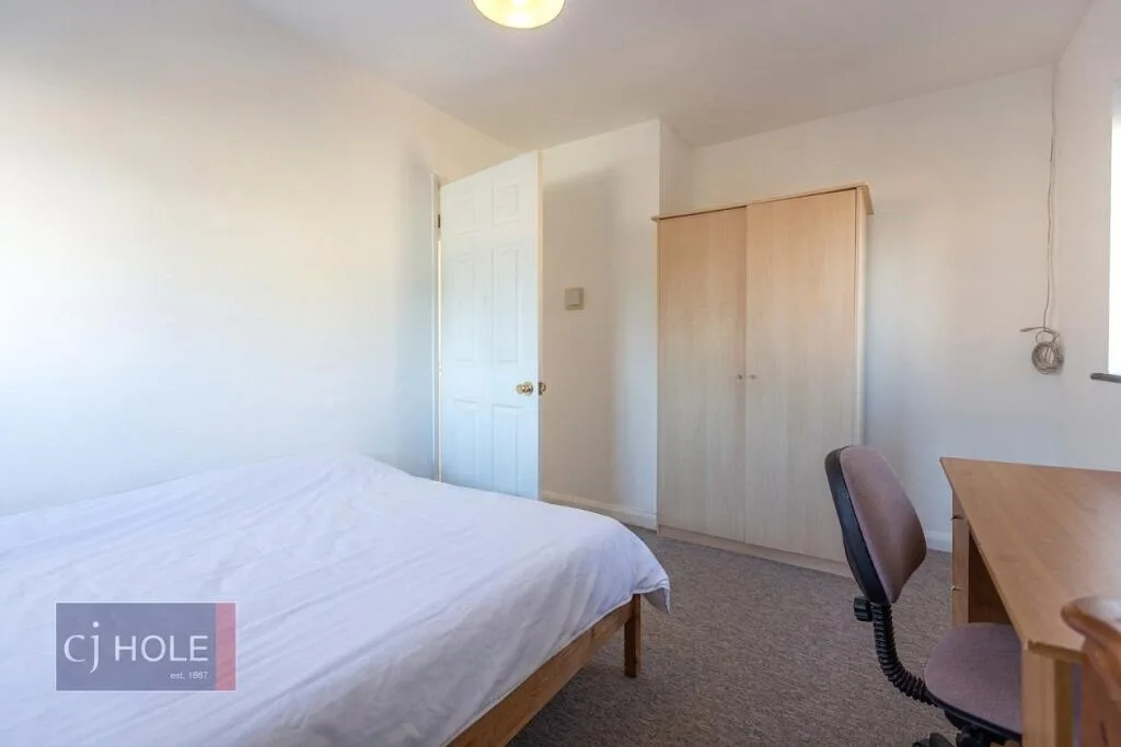 4 bedroom semi-detached house for rent