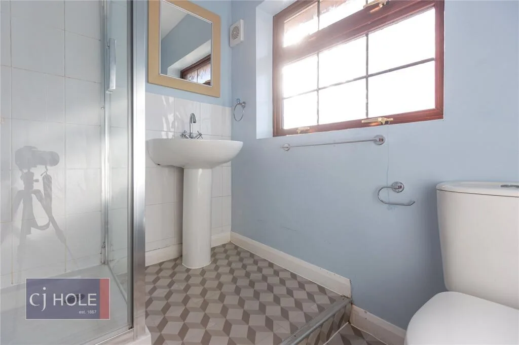 4 bedroom semi-detached house for rent