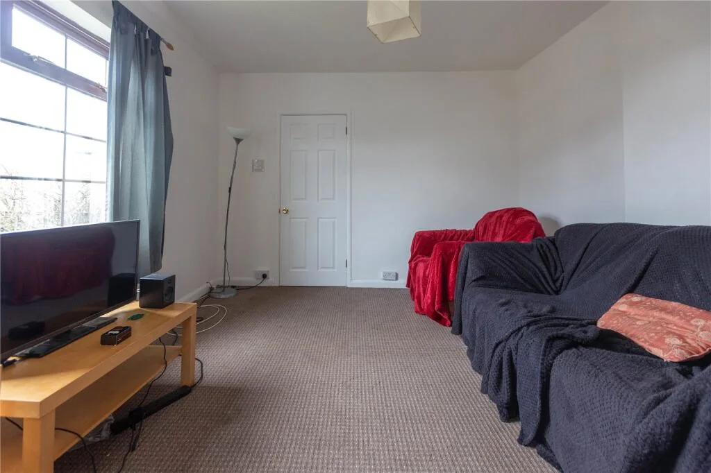 4 bedroom semi-detached house for rent