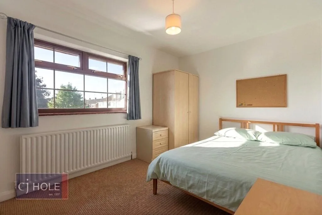 4 bedroom semi-detached house for rent