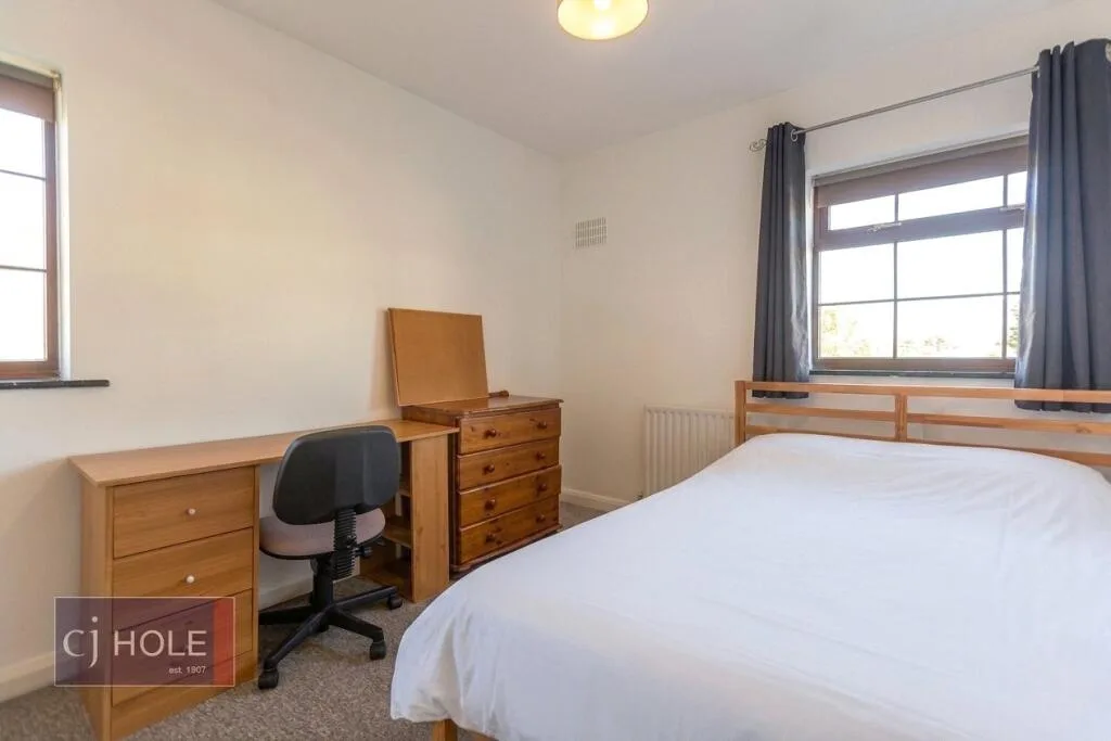 4 bedroom semi-detached house for rent