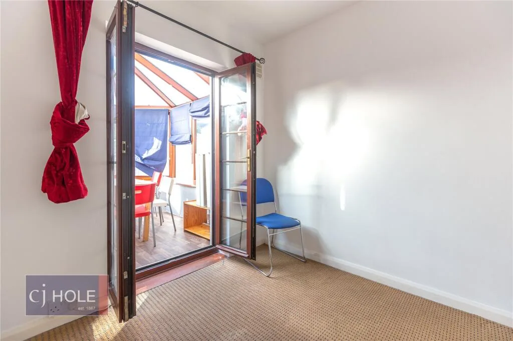 4 bedroom semi-detached house for rent