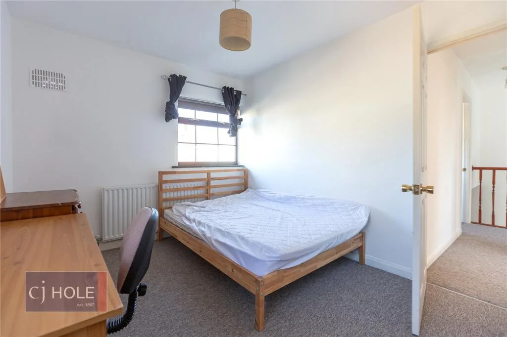 4 bedroom semi-detached house for rent