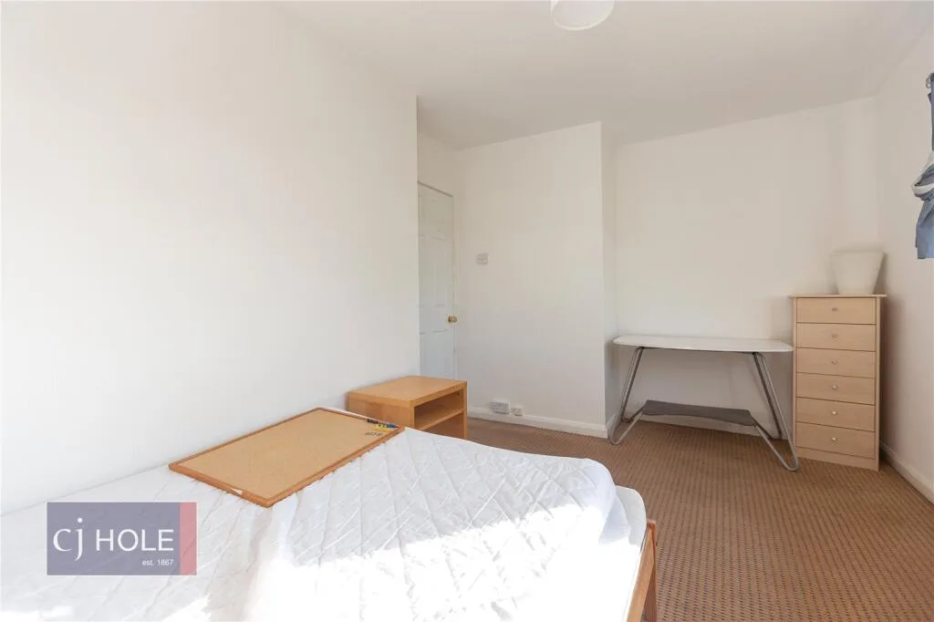 4 bedroom semi-detached house for rent