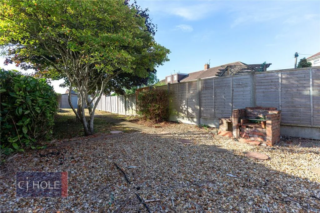4 bedroom semi-detached house for rent