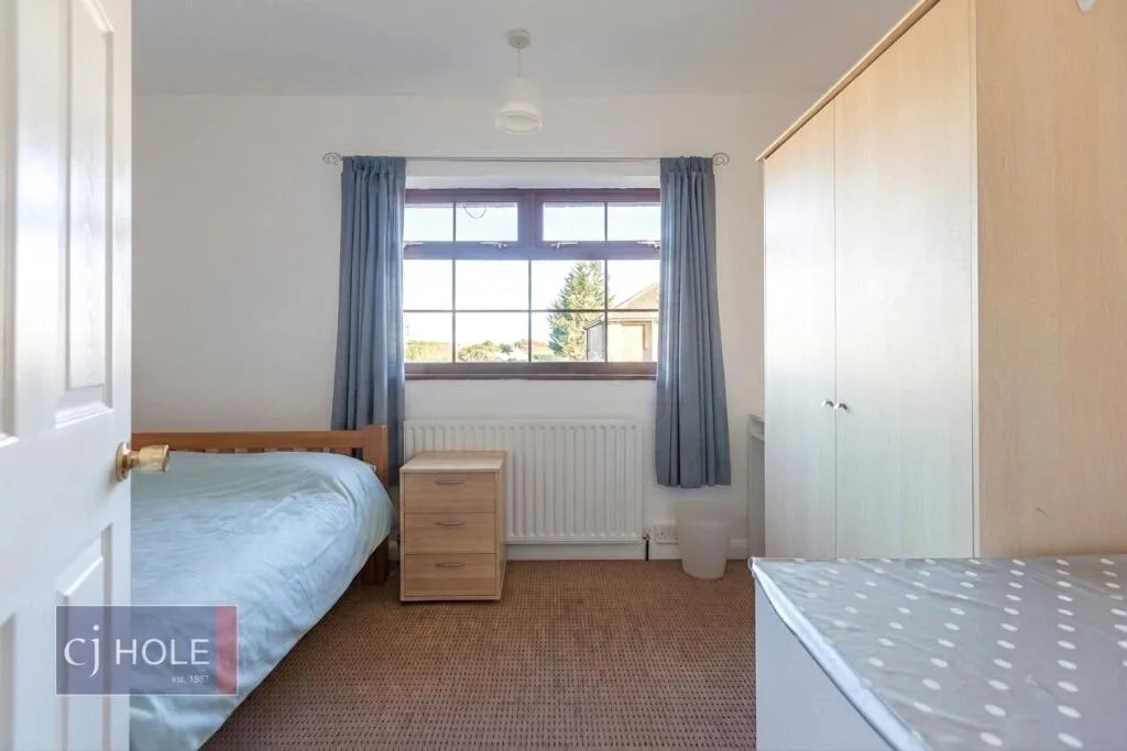 4 bedroom semi-detached house for rent