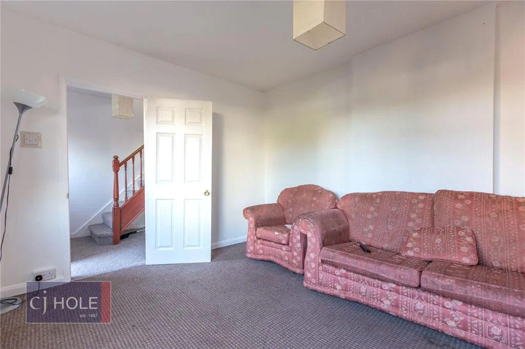 4 bedroom semi-detached house for rent