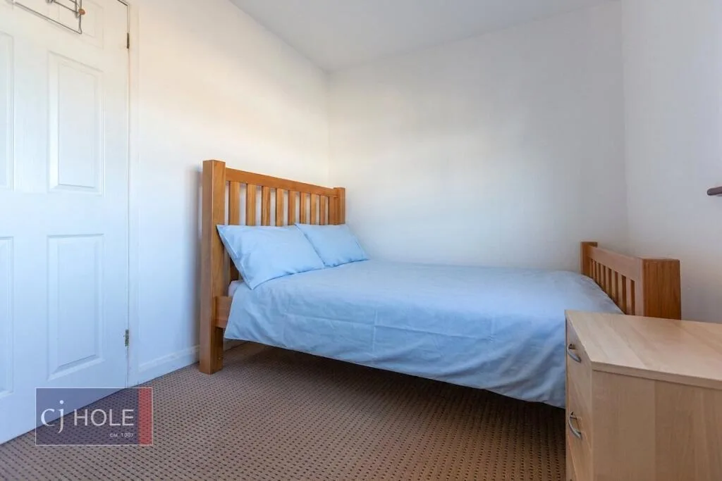 4 bedroom semi-detached house for rent